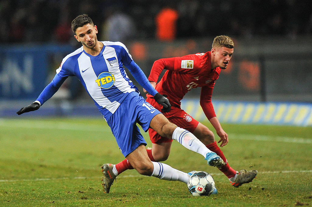 包含吉普斯夺取关键进球，助球队客场大捷的词条